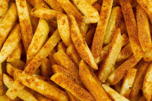 Najlepsze przepisy na frytki – z ziemniaków, batatów, dynii